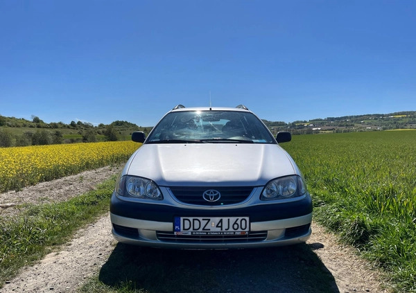 Toyota Avensis cena 7000 przebieg: 252000, rok produkcji 2001 z Bielawa małe 529